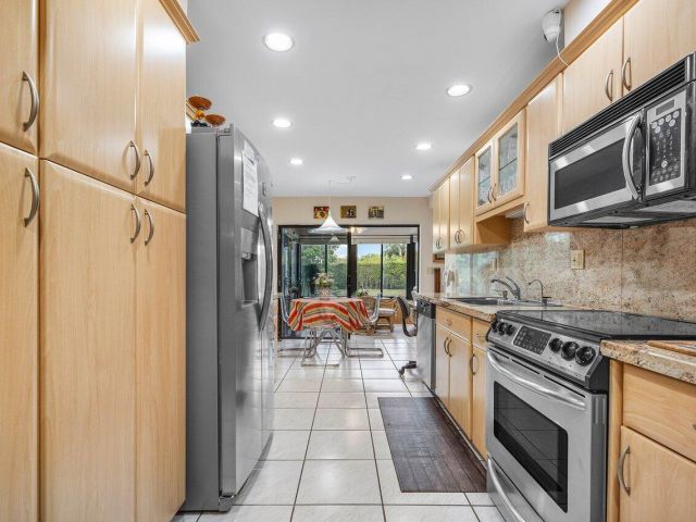 Продажа дома по адресу 6053 Petaluma Drive - фото 5847709