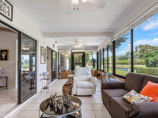 Продажа дома по адресу 6053 Petaluma Drive - фото 5847711