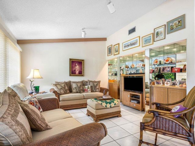 Продажа дома по адресу 6053 Petaluma Drive - фото 5847713