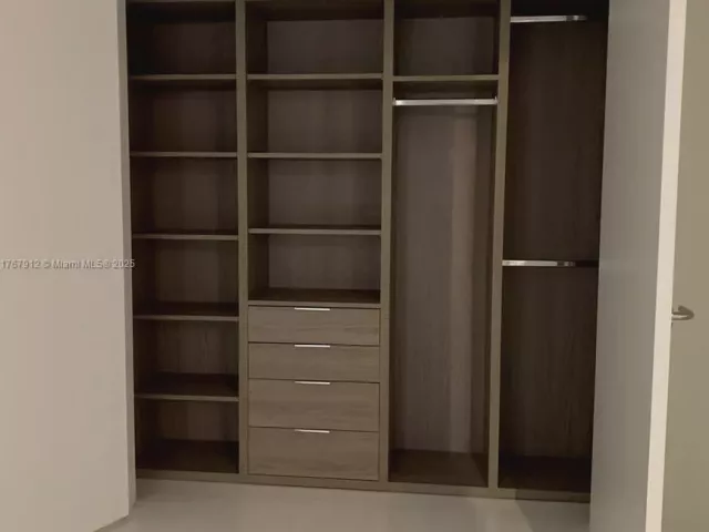 Продажа квартиры #3905 - фото 6479177