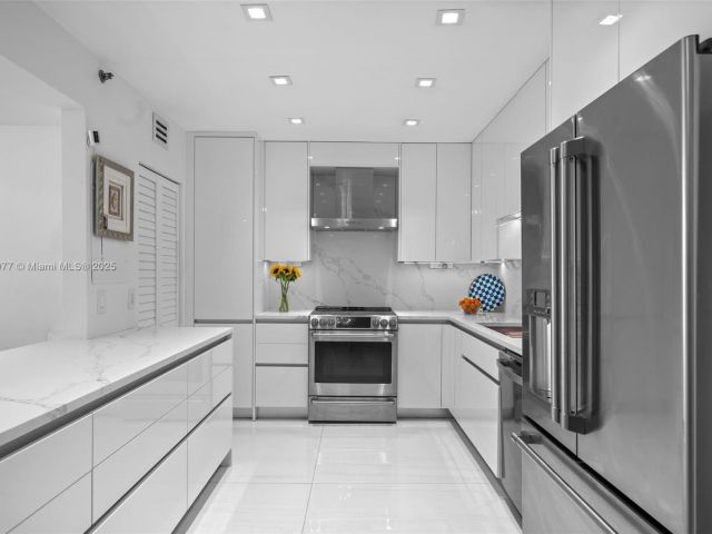 Продажа квартиры #703 - фото 5854340