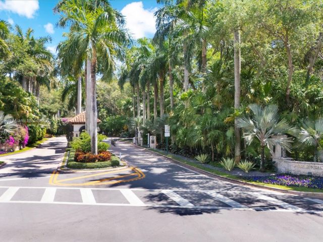 Продажа дома по адресу 30 Leucadendra Dr - фото 5848502