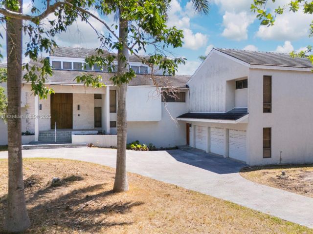 Продажа дома по адресу 30 Leucadendra Dr - фото 5848505