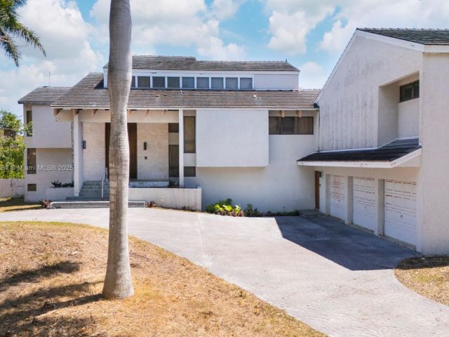 Продажа дома по адресу 30 Leucadendra Dr - фото 5848506