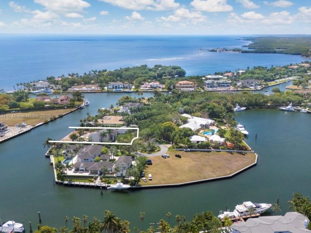 Продажа дома по адресу 30 Leucadendra Dr - фото 5848511