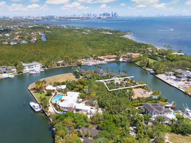 Продажа дома по адресу 30 Leucadendra Dr - фото 5848512