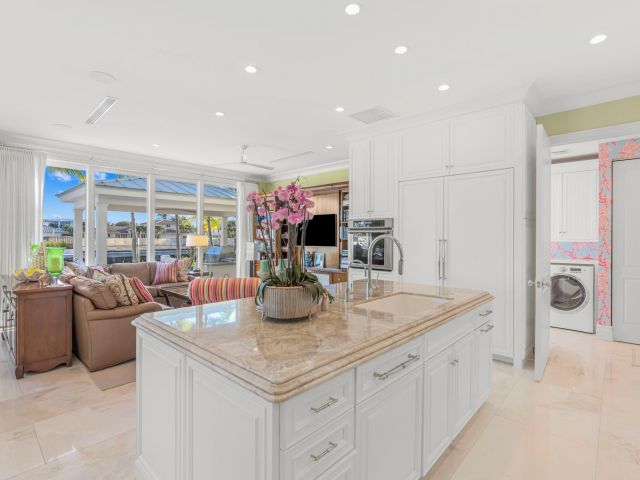 Продажа дома по адресу 2870 NE 24th Pl - фото 5892971