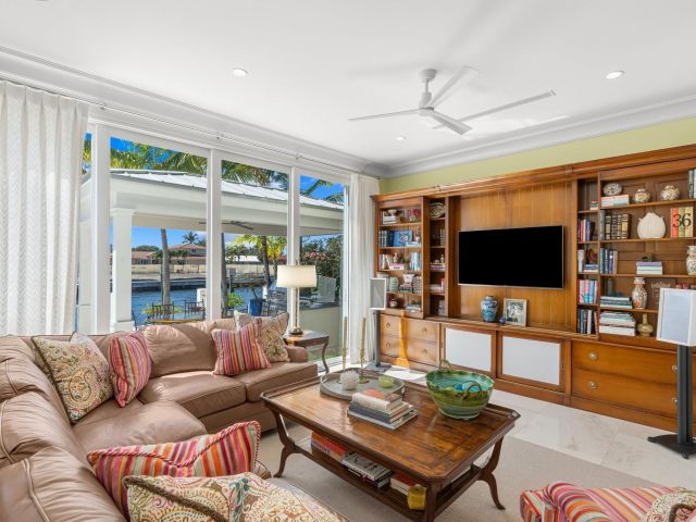 Продажа дома по адресу 2870 NE 24th Pl - фото 5892973