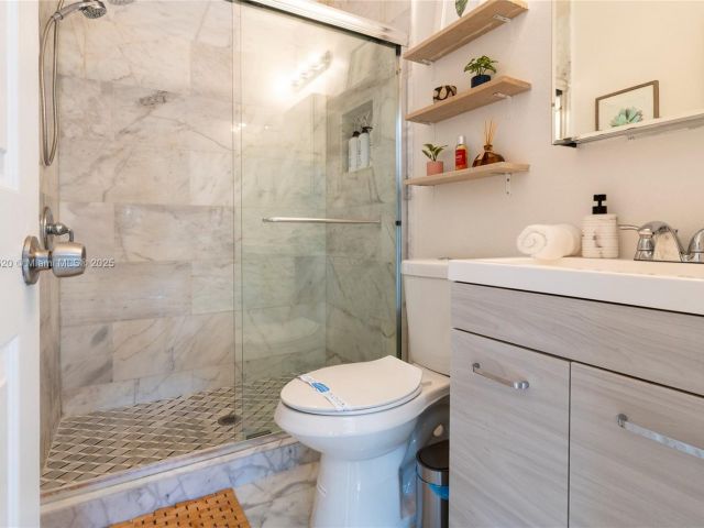 Дом в аренду по адресу 775 NW 44th St - фото 6047156