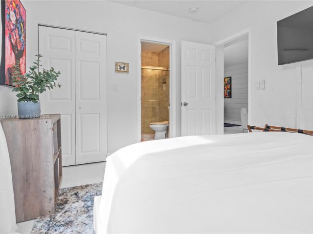 Дом в аренду по адресу 775 NW 44th St - фото 6047157