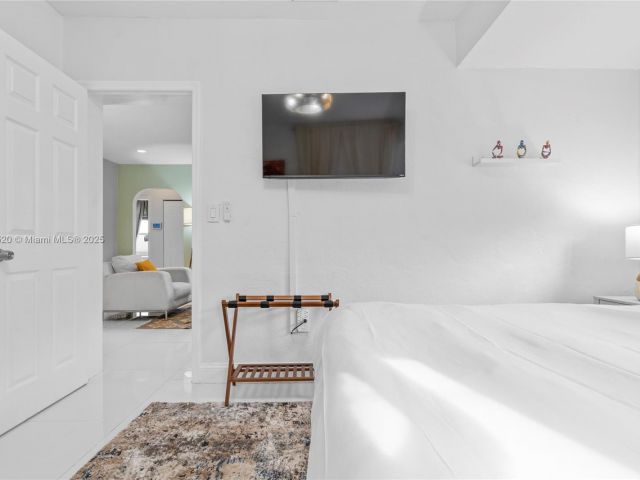 Дом в аренду по адресу 775 NW 44th St - фото 6047158