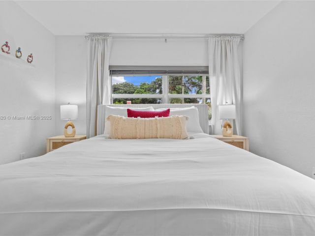 Дом в аренду по адресу 775 NW 44th St - фото 6047159