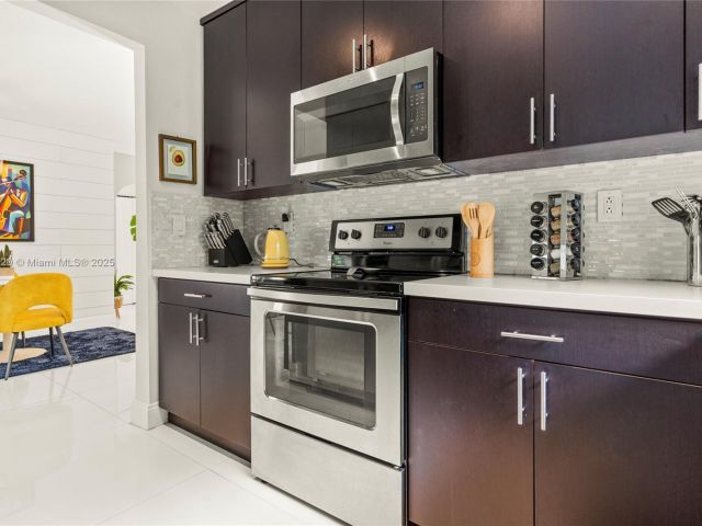 Дом в аренду по адресу 775 NW 44th St - фото 6047163