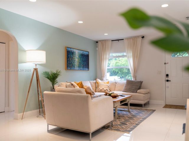 Дом в аренду по адресу 775 NW 44th St - фото 6047170