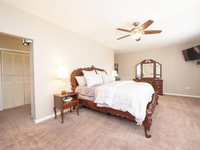 Продажа дома по адресу 434 NW 20th St - фото 6003592