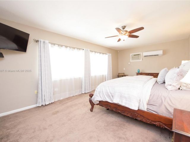 Продажа дома по адресу 434 NW 20th St - фото 6003595