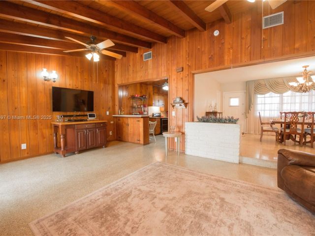 Продажа дома по адресу 434 NW 20th St - фото 6003596