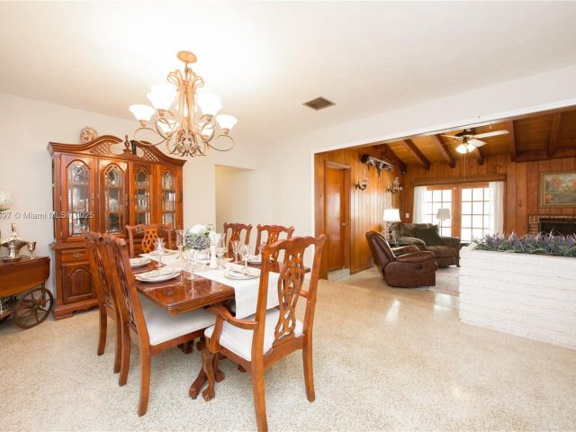 Продажа дома по адресу 434 NW 20th St - фото 6003598