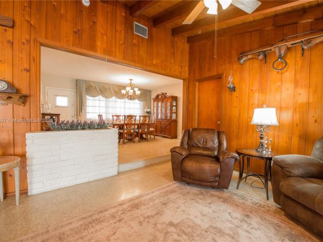 Продажа дома по адресу 434 NW 20th St - фото 6003600