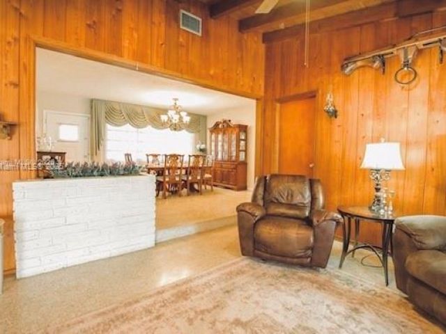 Продажа дома по адресу 434 NW 20th St - фото 6003601