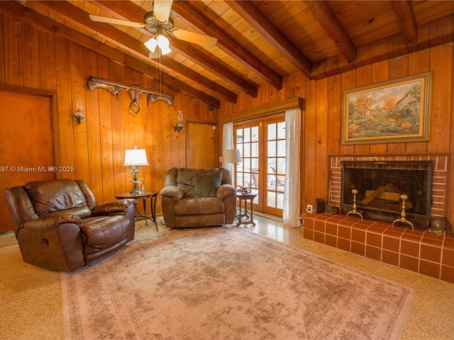 Продажа дома по адресу 434 NW 20th St - фото 6003602