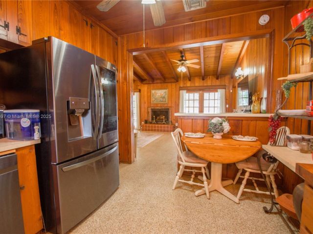 Продажа дома по адресу 434 NW 20th St - фото 6003603