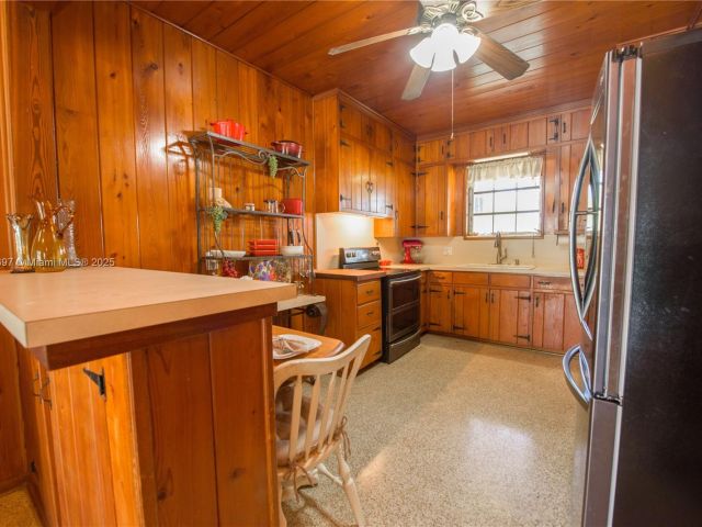 Продажа дома по адресу 434 NW 20th St - фото 6003604