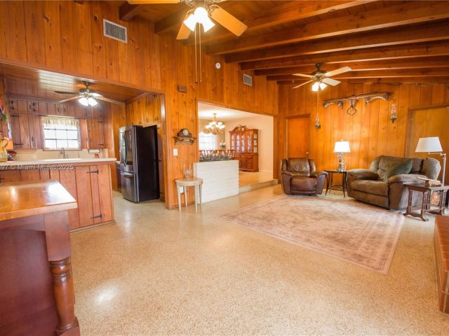 Продажа дома по адресу 434 NW 20th St - фото 6003608