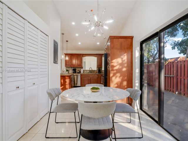 Дом в аренду по адресу 14517 SW 98th Ter - фото 5930443