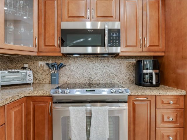 Дом в аренду по адресу 14517 SW 98th Ter - фото 5930446