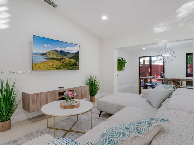 Дом в аренду по адресу 14517 SW 98th Ter - фото 5930449