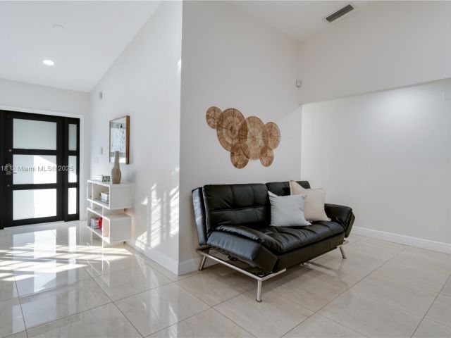 Дом в аренду по адресу 14517 SW 98th Ter - фото 5930451