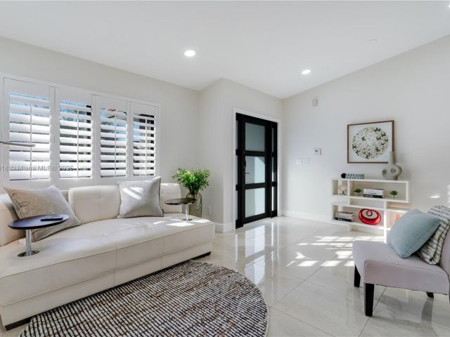 Дом в аренду по адресу 14517 SW 98th Ter - фото 5930454