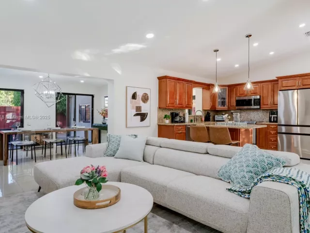 Дом в аренду по адресу 14517 SW 98th Ter - фото 5930447