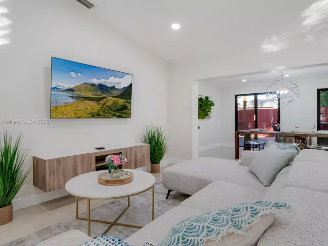 Дом в аренду по адресу 14517 SW 98th Ter - фото 5930449