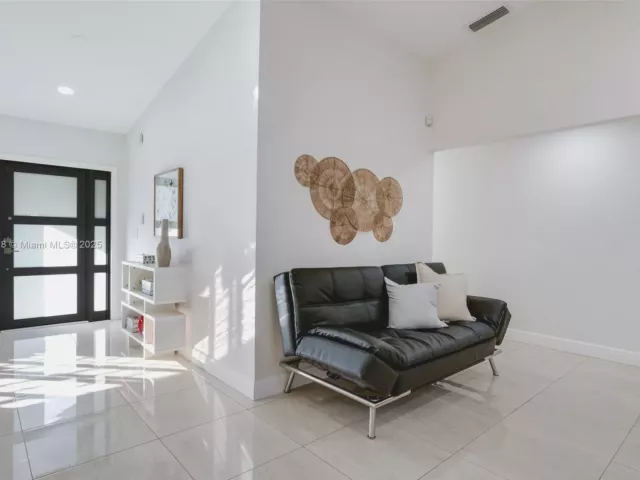 Дом в аренду по адресу 14517 SW 98th Ter - фото 5930451