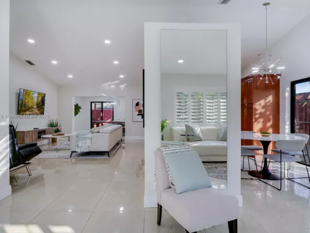 Дом в аренду по адресу 14517 SW 98th Ter - фото 5930452