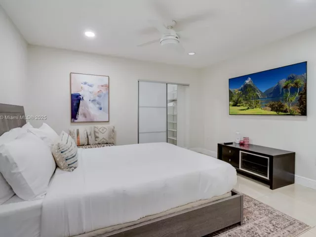 Дом в аренду по адресу 14517 SW 98th Ter - фото 5930436