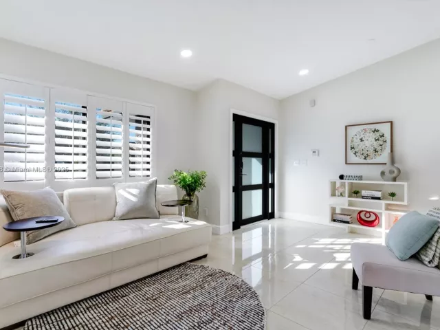 Дом в аренду по адресу 14517 SW 98th Ter - фото 5930454