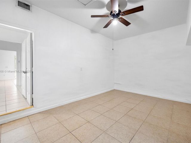 Дом в аренду по адресу 6161 SW 157th Pl - фото 5974436