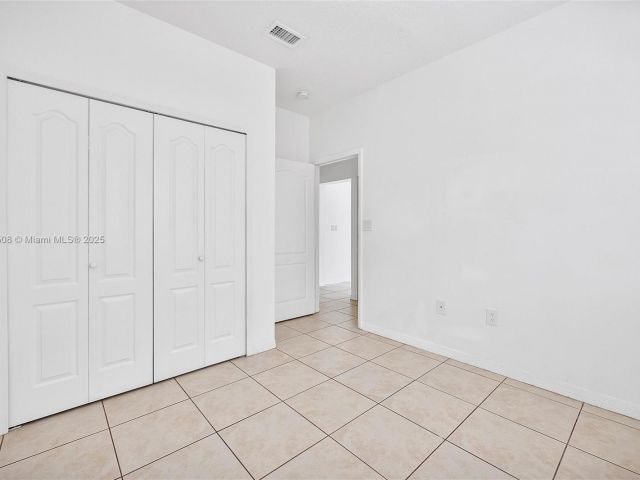 Дом в аренду по адресу 6161 SW 157th Pl - фото 5974438