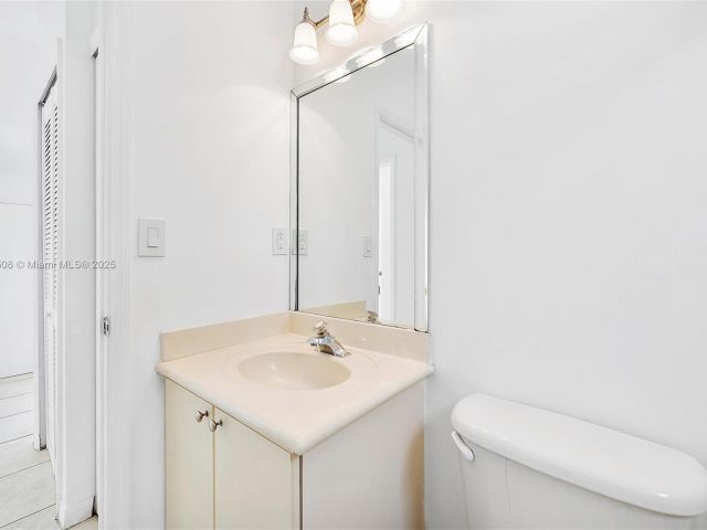 Дом в аренду по адресу 6161 SW 157th Pl - фото 5974440