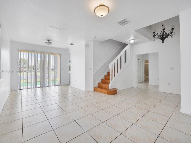 Дом в аренду по адресу 6161 SW 157th Pl - фото 5974442