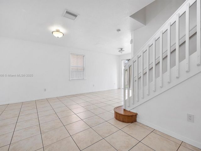 Дом в аренду по адресу 6161 SW 157th Pl - фото 5974443