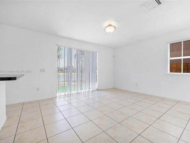 Дом в аренду по адресу 6161 SW 157th Pl - фото 5974444