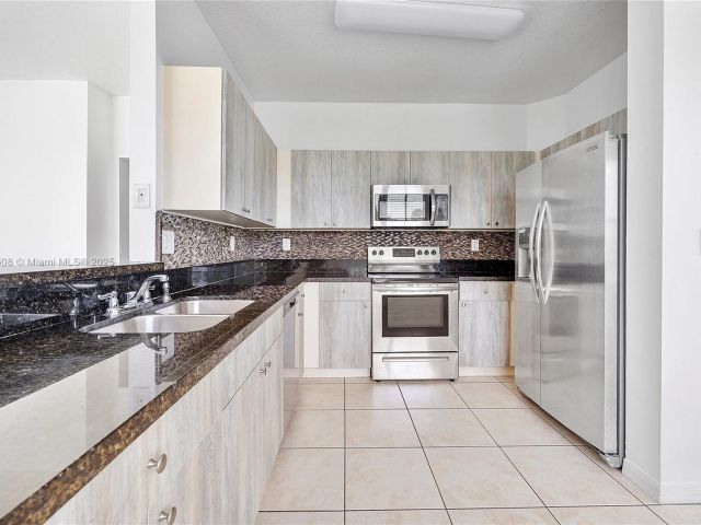 Дом в аренду по адресу 6161 SW 157th Pl - фото 5974448