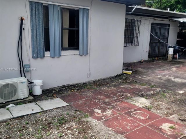 Продажа дома по адресу 975 NE 135th St - фото 5877119