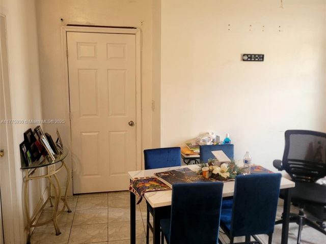 Продажа дома по адресу 975 NE 135th St - фото 5877120