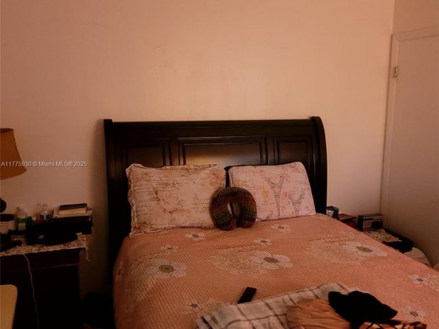 Продажа дома по адресу 975 NE 135th St - фото 5877121