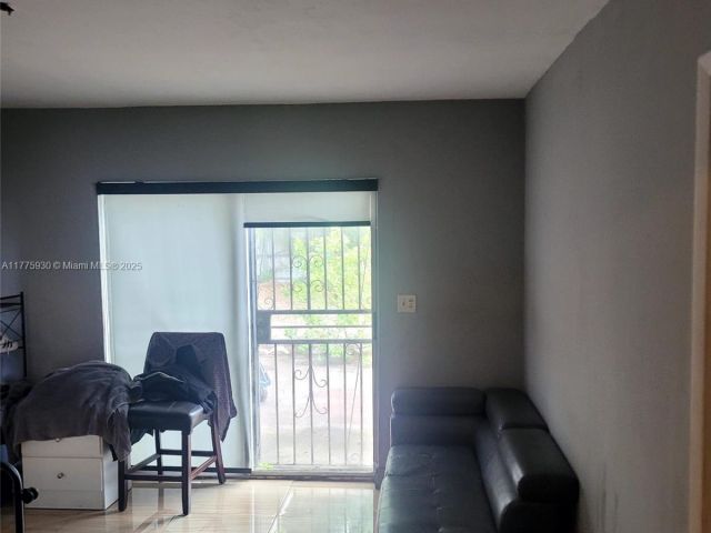 Продажа дома по адресу 975 NE 135th St - фото 5877122